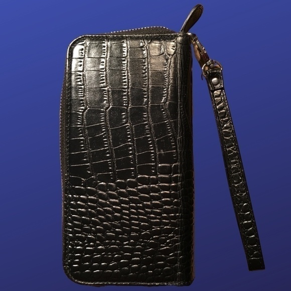 𝅺MYBAT Crocodile-Embossed Genuine Leather MyJacket Wallet Wristlet, Black, NWT - Picture 1 of 10